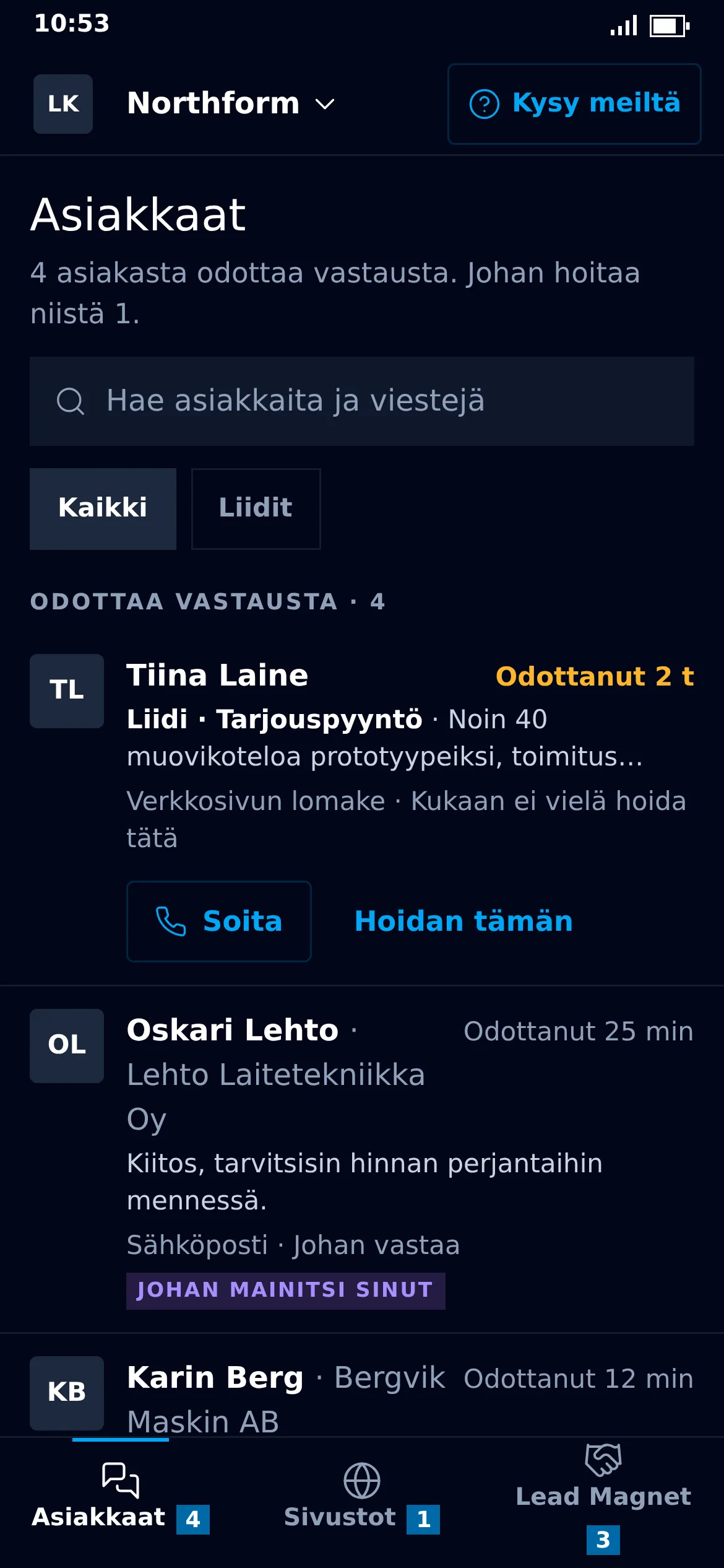Northformin omistajan sovellus: Asiakkaat-näkymä, jossa odottavat asiakkaat ovat ylimpänä.